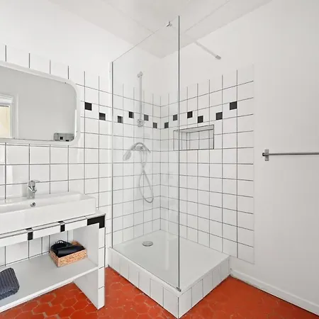 Escapade Elegante Dans Un Ecrin D Histoire Apartmán